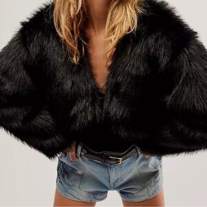 Free people Elegant Black croped Faux Fur Jacket bolero